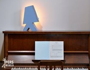 dutch design lamp delft blauwe lamp van karton 1.png 300x234 - Krukje van karton