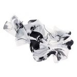 Madeleine-Fashion—Zwart-witte-sjaal-van-zuiver-zijde—149,90mg