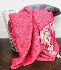 plaids met visgraat motief van cashmere met merino wol roze rood 1 marcelineke - Heerlijke plaids van diervriendelijk cashmere